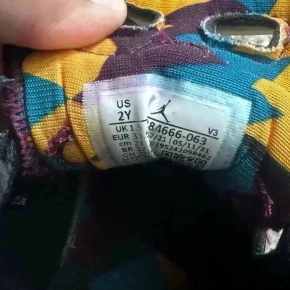 Air Jordan Retro 7 Black and Grey Sneakers - Picture 6 of 6